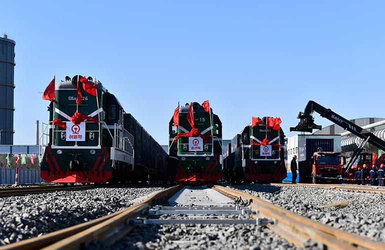 天津:钢企货物运输"公转铁" 减少碳排放_图片新闻_中国政府网